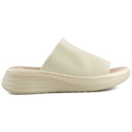 Beige bløde dameflip-flops på platform med en sokoverdel