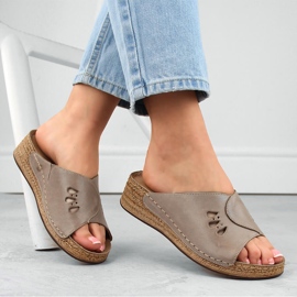 Komfortable damesandaler i læder i beige Helios 137,02
