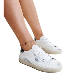 Hvide sneakers med slidt effekt fra Gombol