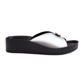 Kvindelige læderflip-flops med sølvdekoration S.Barski KV27-027