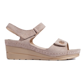 Beige sandaler i ruskind brun