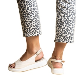 Beige sandaler med tyk sål fra Hamond