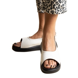 Hvide sandaler med tyk sål fra Hamond