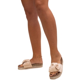 Lysbeige flip-flops med massiv Peletra-sål