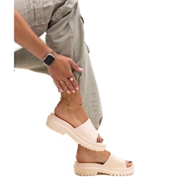 Beige flip-flops med tyk sål fra Soiza
