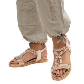 Lyse beige sandaler dekoreret med Detila zirkoner