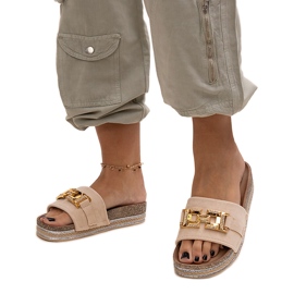 Beige flip-flops med et skinnende spænde fra Niamh