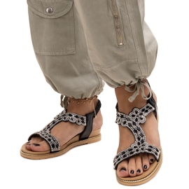 Shahidas skinnende sorte sandaler