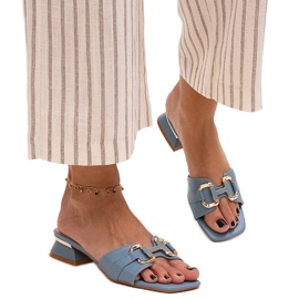 Lavhælede flip-flops med et dekorativt Luara-spænde blå
