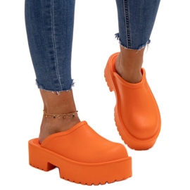 Orange flip-flops med massiv Huss sål