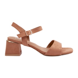 Damesandaler på en blok lavet af øko ruskind Camel Leisha beige