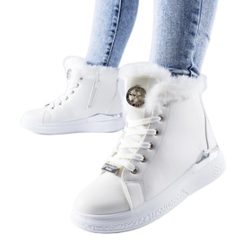 Hvide sneakers med pels fra Fiemme