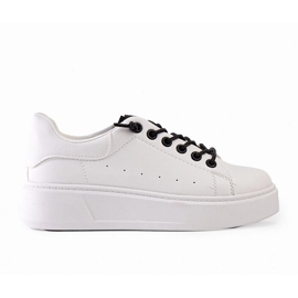 Hvide sneakers med iøjnefaldende Asmait dekoration