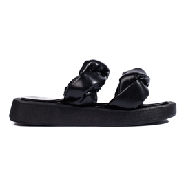 Sorte flip-flops med en tyk sål