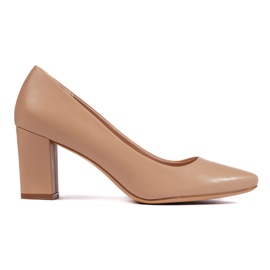 Komfortable beige pumps fra Sergio Leone