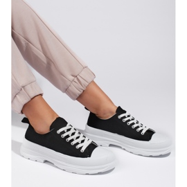 Klassiske sorte sneakers til kvinder