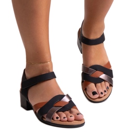 Sorte lavhælede sandaler fra Rudaina