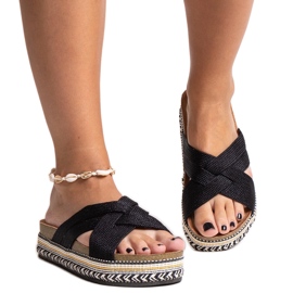 Sorte flip-flops med en dekorativ Demet-sål