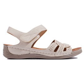 Lysbeige damesandaler med lav kile