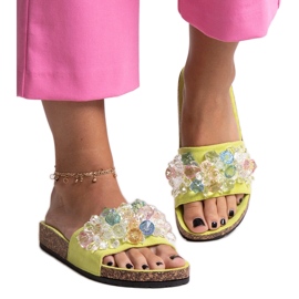 Grønne flip-flops dekoreret med Negistina sten