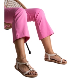 Beige sandaler med Degnia sten