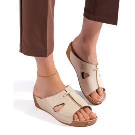Komfortable beige kilesandaler til kvinder