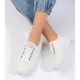Gennembrudte hvide sneakers til kvinder
