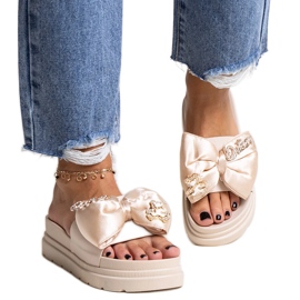Beige massive flip-flops med en sløjfe, izsa