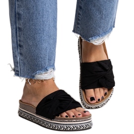 Massive sorte flip-flops med en dekorativ Nibalie-sål