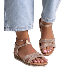 Saila champagne sandaler med lav kile gylden