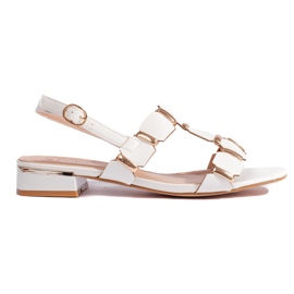 Stilfulde hvide flade sandaler