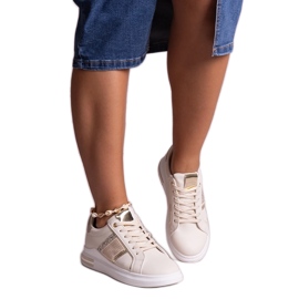 Beige sneakers dekoreret med Xarles rhinestones