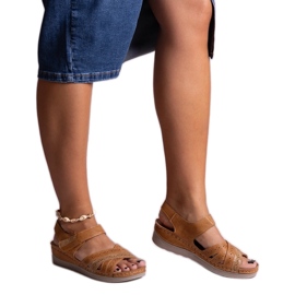 Brune Areja sandaler med lav kile