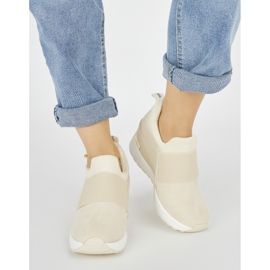Lys beige kile sneakers til kvinder
