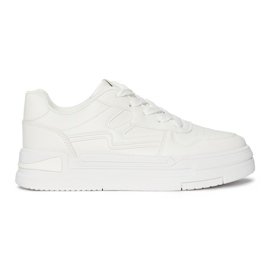 Kvinders hvide sneakers på platformen