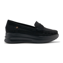 Suede sorte mokkasiner på en tyk platform