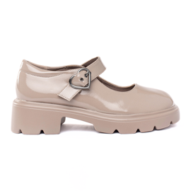 Patentbeige loafers med en tyk sål