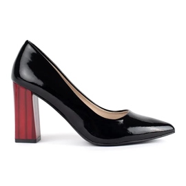 Elegante højhælede pumps i patenteret sort