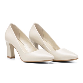 BUTDAM Læder pumps på en moderigtig ecru hæl Alicja beige