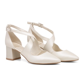 BUTDAM Lavhælede pumps med ecru Alba-stropper beige