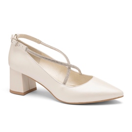 Lav pumpe med dekorative krydsremme ecru BUTDAM beige