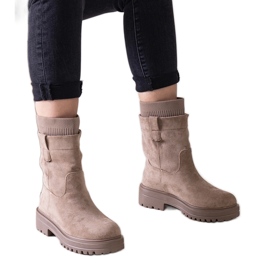 Beige slip-on ankelstøvler med en Ralia-sok