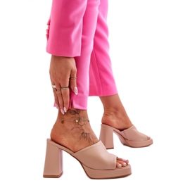 Beige højhælede flip-flops til kvinder