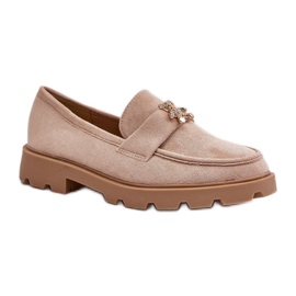 Beige ruskindsmoccasiner til kvinder med en bamse