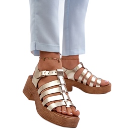 Step in style Sandaler Model Zazoo 40410 Guld - Træd med stil