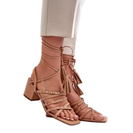 Kamelsandaler med stropper beige