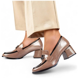 Beige patent lavhælede sko, kvinders højhælede pumps