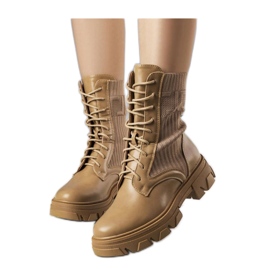 Beige sneakers med en fleksibel overdel