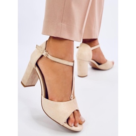 Ferdi Beige højhælede sandaler med gulddekoration