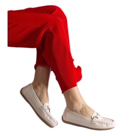 Beige klassiske øko læder loafers med et ornament